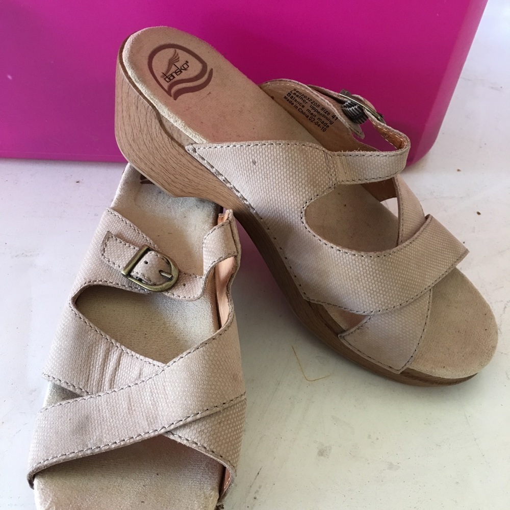 Dansko blush colored sandals